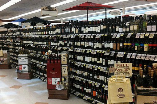 Large_US-supermarket_wine-section